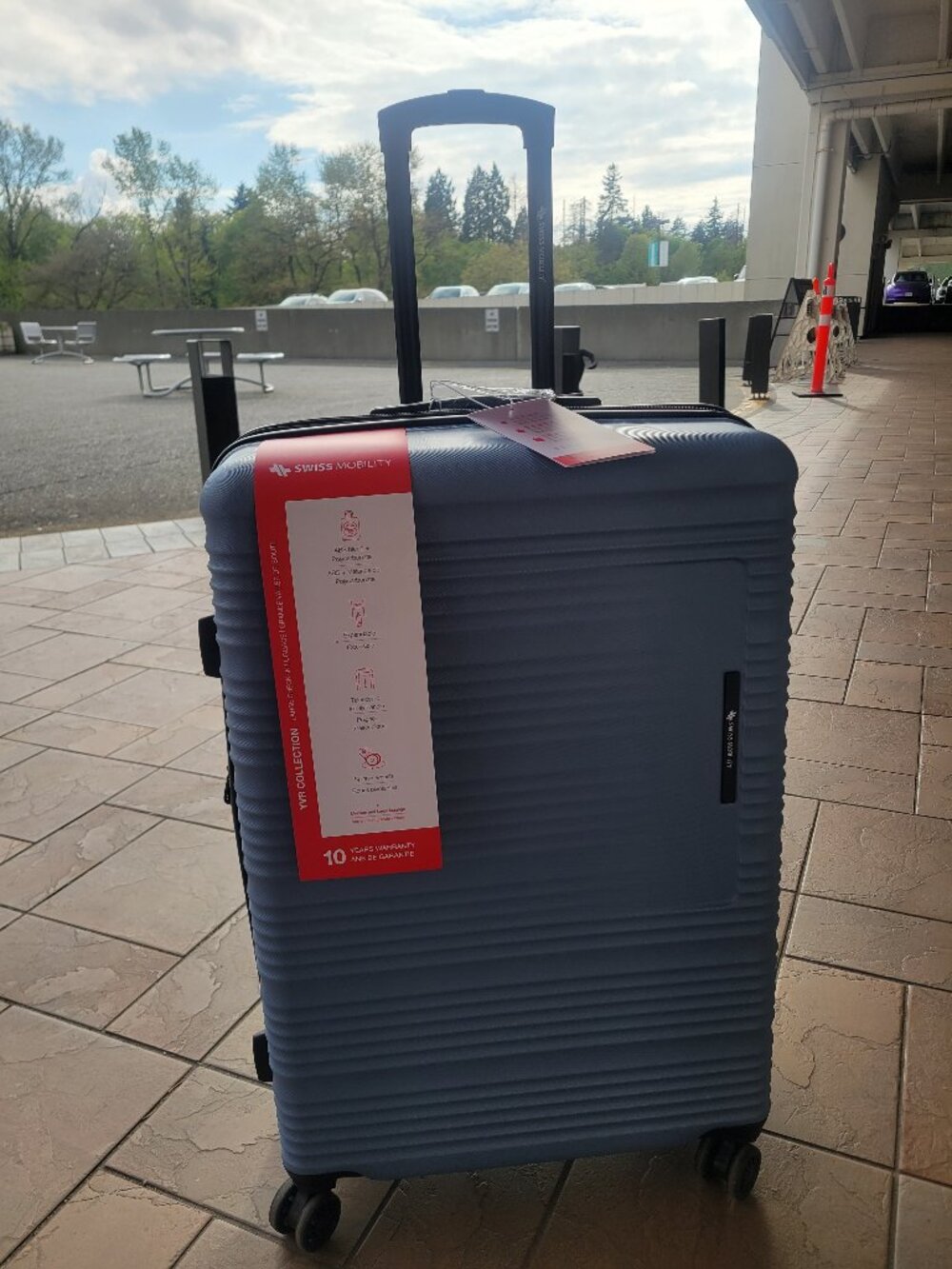 Brand new 30" Swissgear check-in suitcase